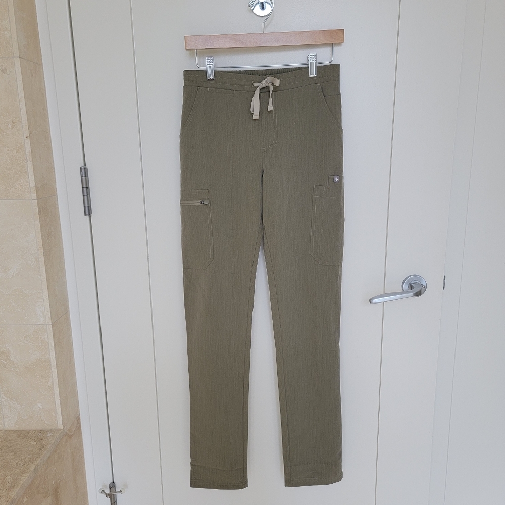 New Figs olive scrub pants (without tags) XS